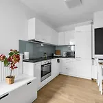 West Warsaw Apartment - Top Location, Parking, Near Park By Rentujemy