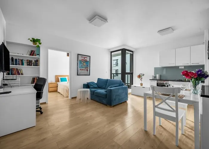 West Warsaw Apartment - Top Location, Parking, Near Park By Rentujemy