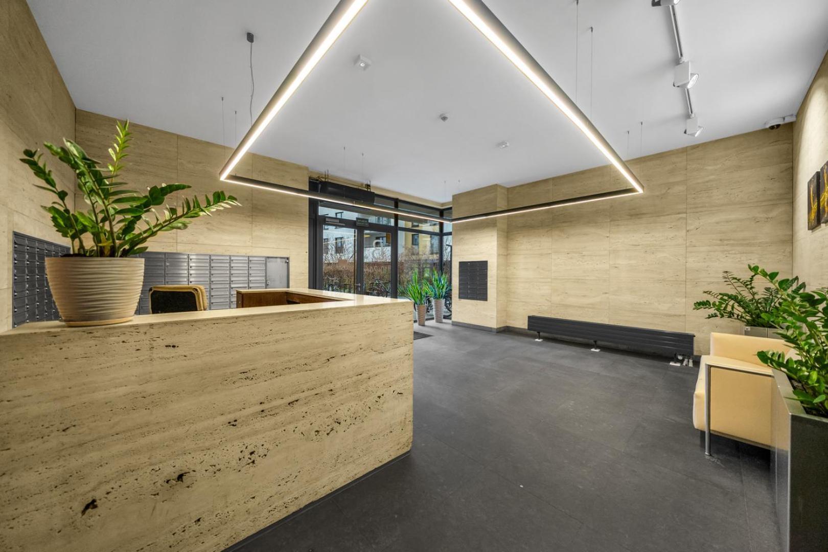 West - Location, Parking, Near Park By Rentujemy *