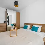 West Warsaw Apartment - Top Location, Parking, Near Park By Rentujemy