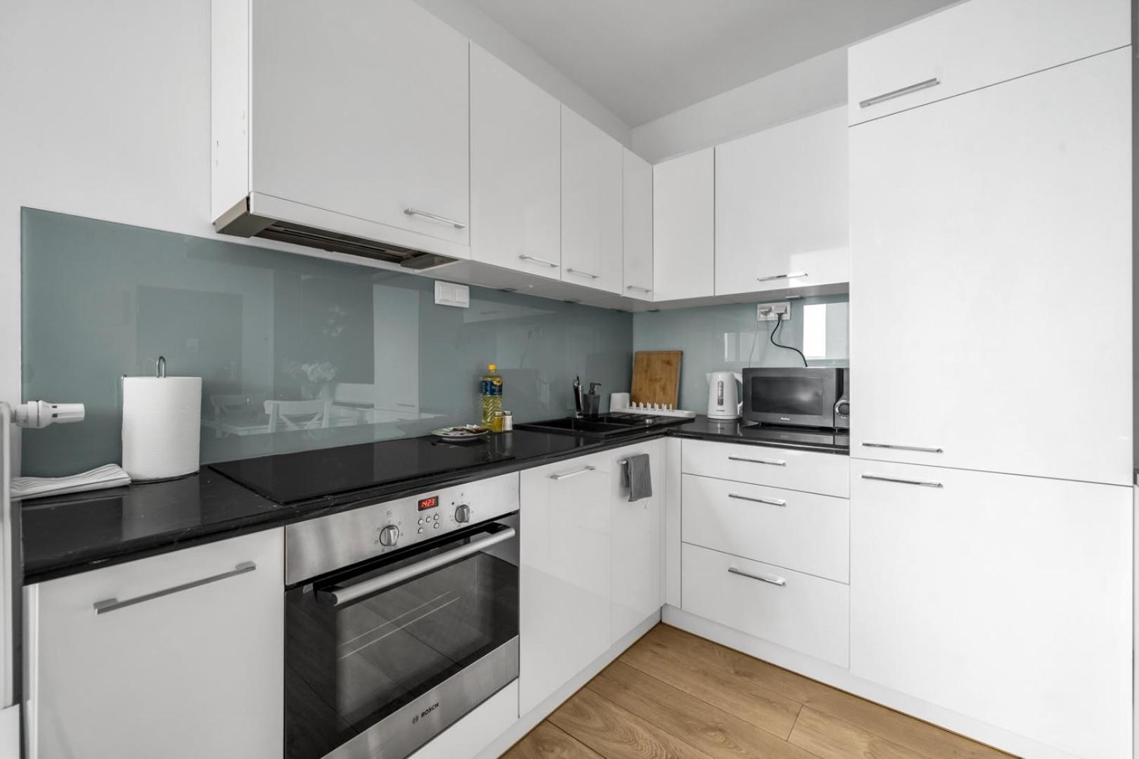 West - Location, Parking, Near Park By Rentujemy Apartment