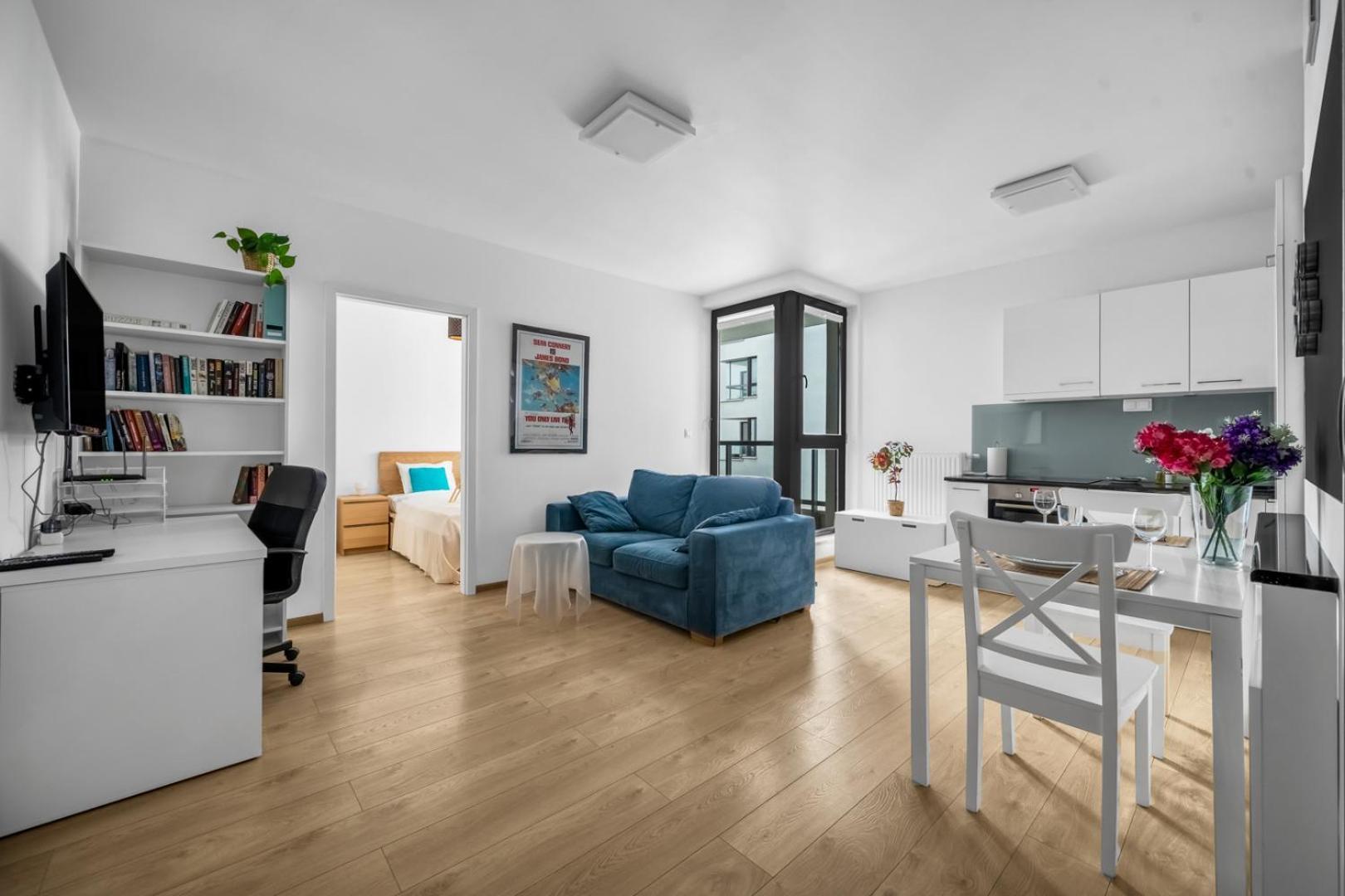 West - Location, Parking, Near Park By Rentujemy Apartment