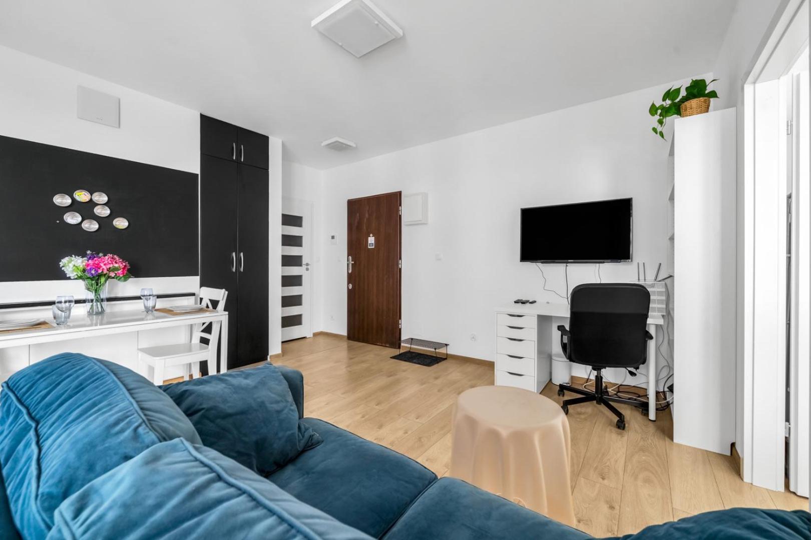 West - Location, Parking, Near Park By Rentujemy *